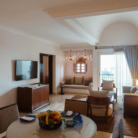 The Residence Tunis Гамарт Екстериор снимка A suite at the Taj Mahal Palace