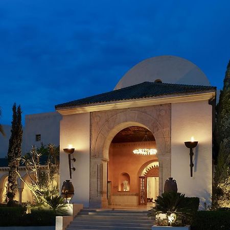 The Residence Tunis Гамарт Екстериор снимка Entrance to the hotel