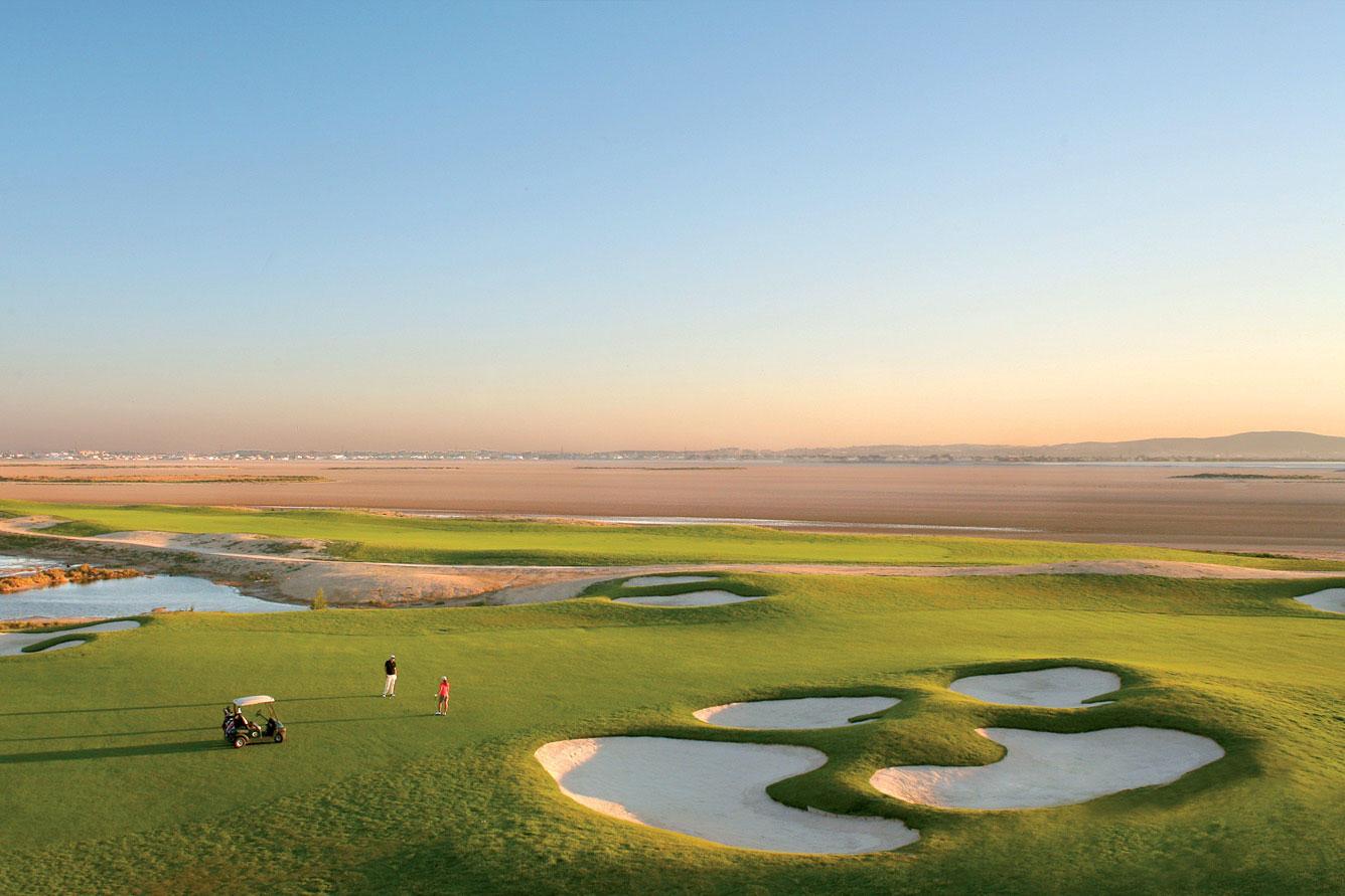 The Residence Tunis Гамарт Екстериор снимка Golf course at the Royal Golf Club, Bahrain
