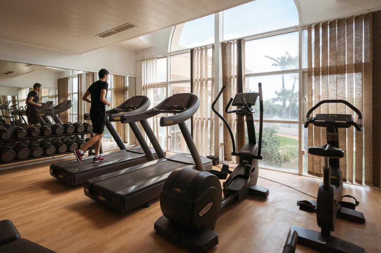 The Residence Tunis Гамарт Екстериор снимка The gym at the hotel