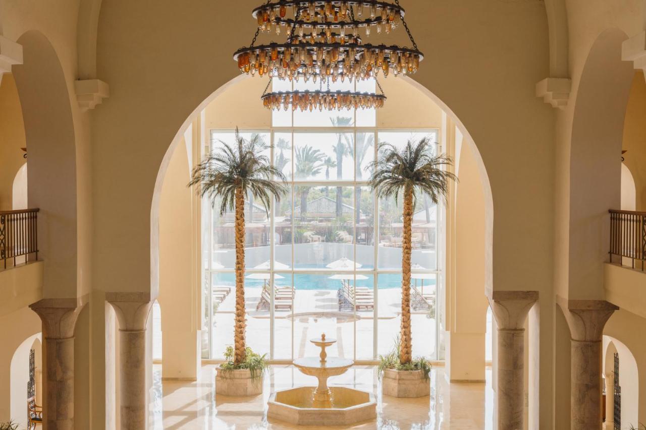 The Residence Tunis Гамарт Екстериор снимка The hotel's lobby
