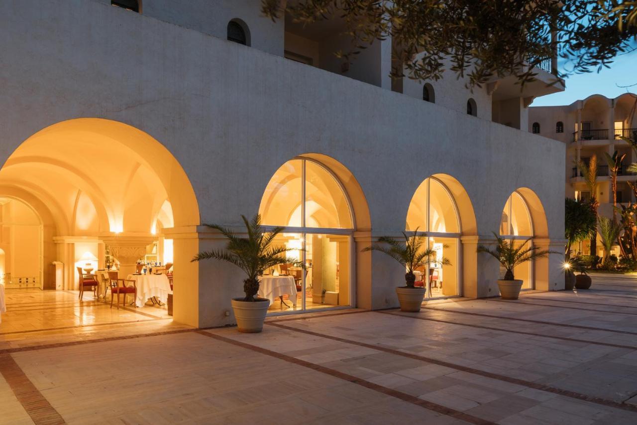 The Residence Tunis Гамарт Екстериор снимка The hotel's main lobby