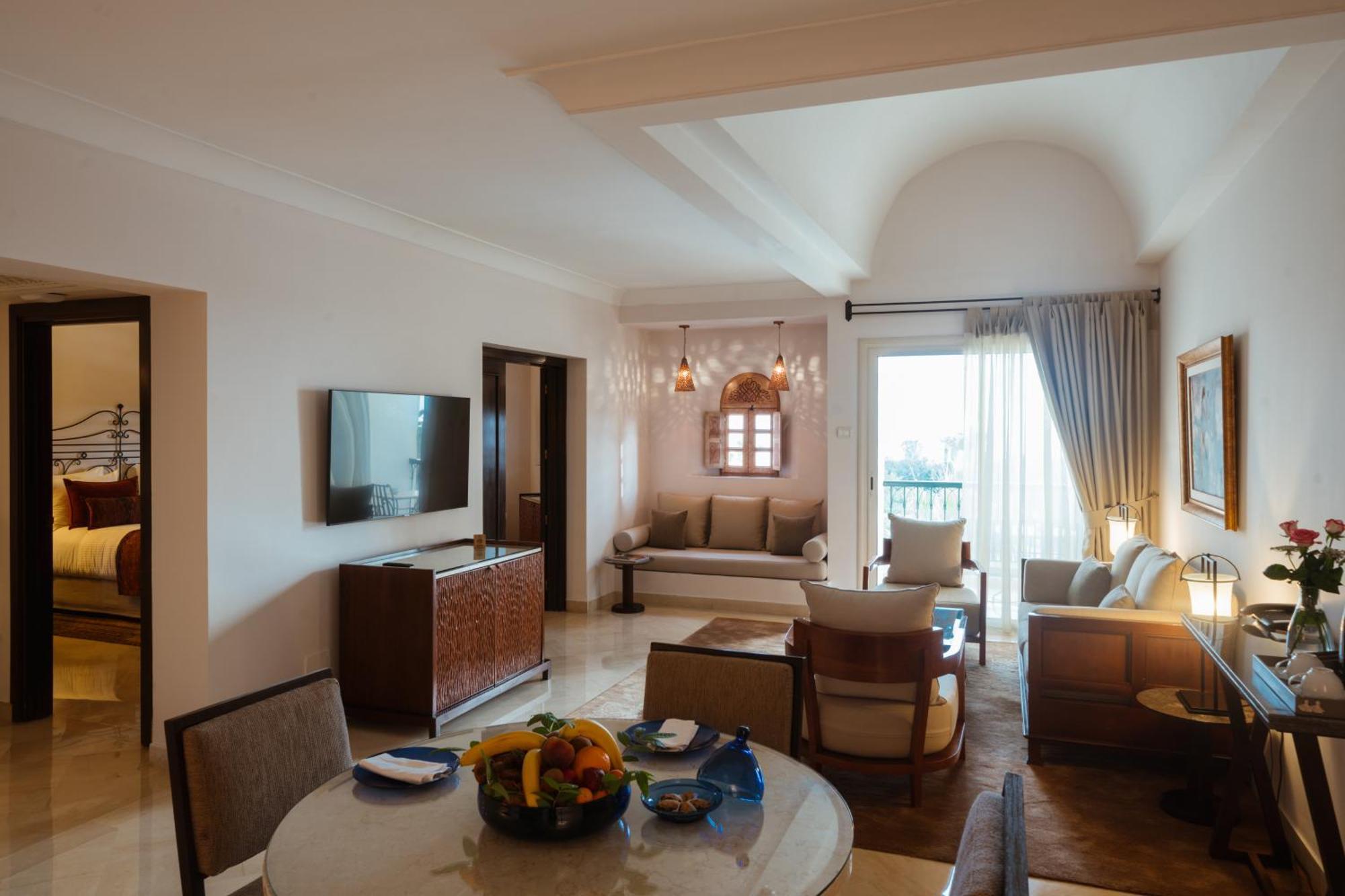 The Residence Tunis Гамарт Екстериор снимка A suite at the Taj Mahal Palace