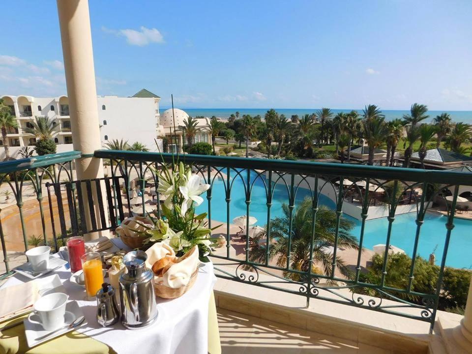 The Residence Tunis Гамарт Екстериор снимка View from the hotel