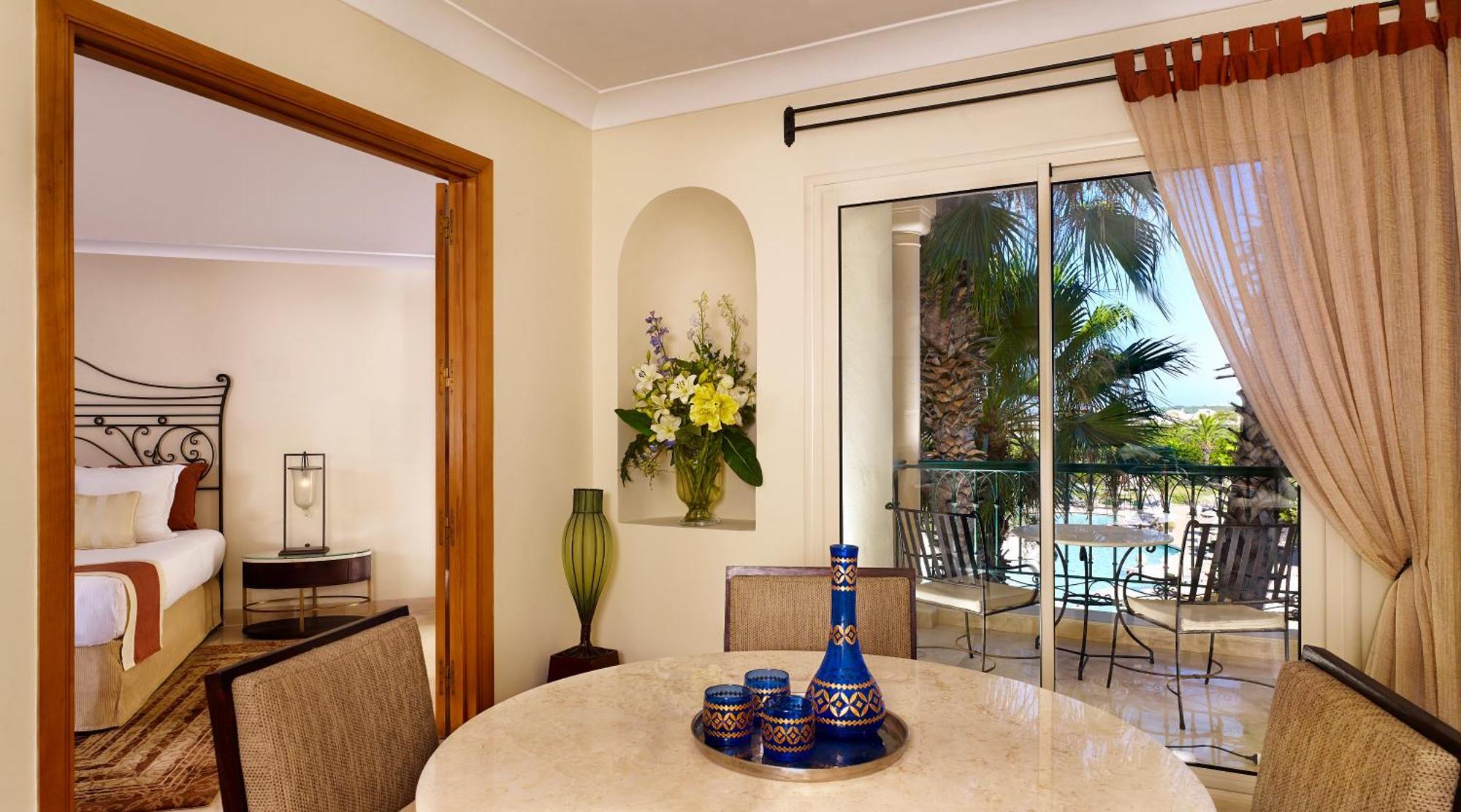The Residence Tunis Гамарт Екстериор снимка A suite at the Hilton Dead Sea