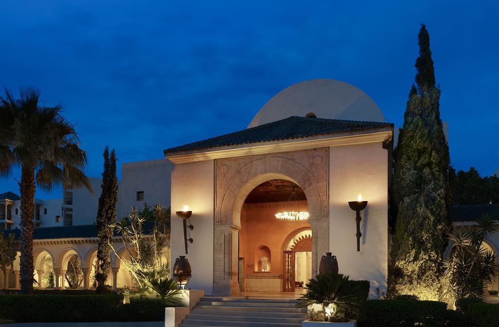 The Residence Tunis Гамарт Екстериор снимка Entrance to the hotel